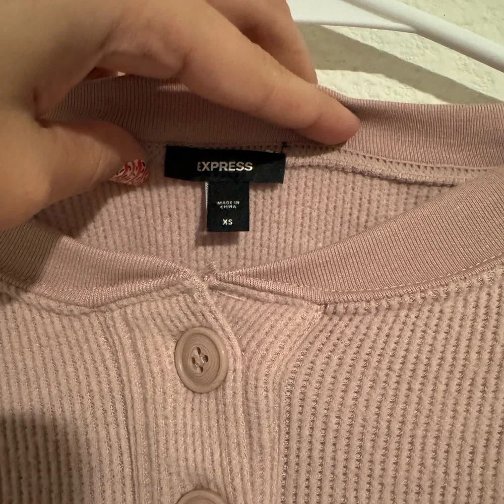 Express Blush Button-Up Top - Picture 4 of 4